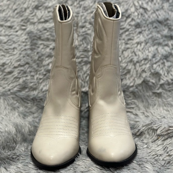 Cowboy boots, cream color, Size 8.5, *NEVER WORN* - Picture 7 of 7